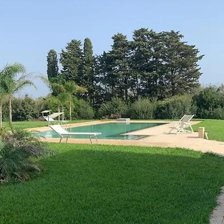 Melene Con Piscina Privata Borgagne